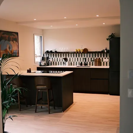 Апартаменты New, Fully Equipped 1-bedroom Apartment, Tennis, 2 Bikes Included, Ac
