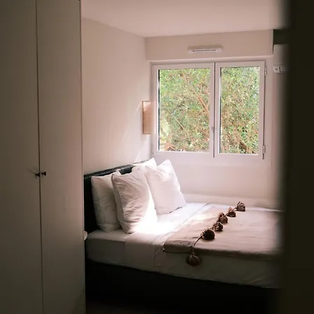 New, Fully Equipped 1-bedroom Apartment, Tennis, 2 Bikes Included, Ac Апартаменты